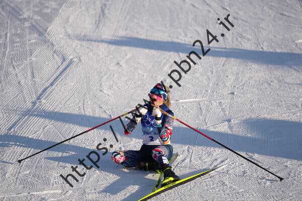 ترز جوهاگ از نروژ پس از برنده شدن در مسابقه 15 کیلومتری اسکیاتلون زنان در مرکز ملی کراس کانتری در Zhangjiakou.